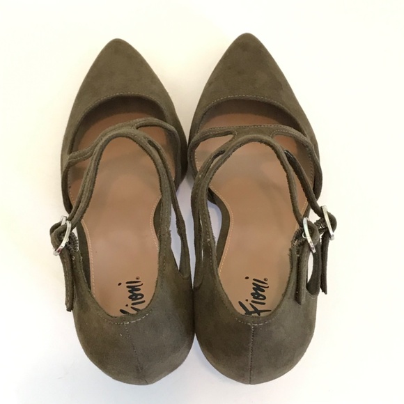 FIONI Clothing Green Kitten Heels with Crisscross Straps - Picture 8 of 16